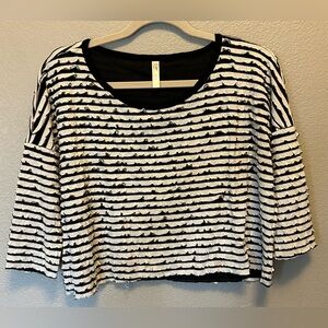 Tua USA 'audrey' 3/4 Sleeve Oversized Cropped Top with Ruffle Details Scoop Neck